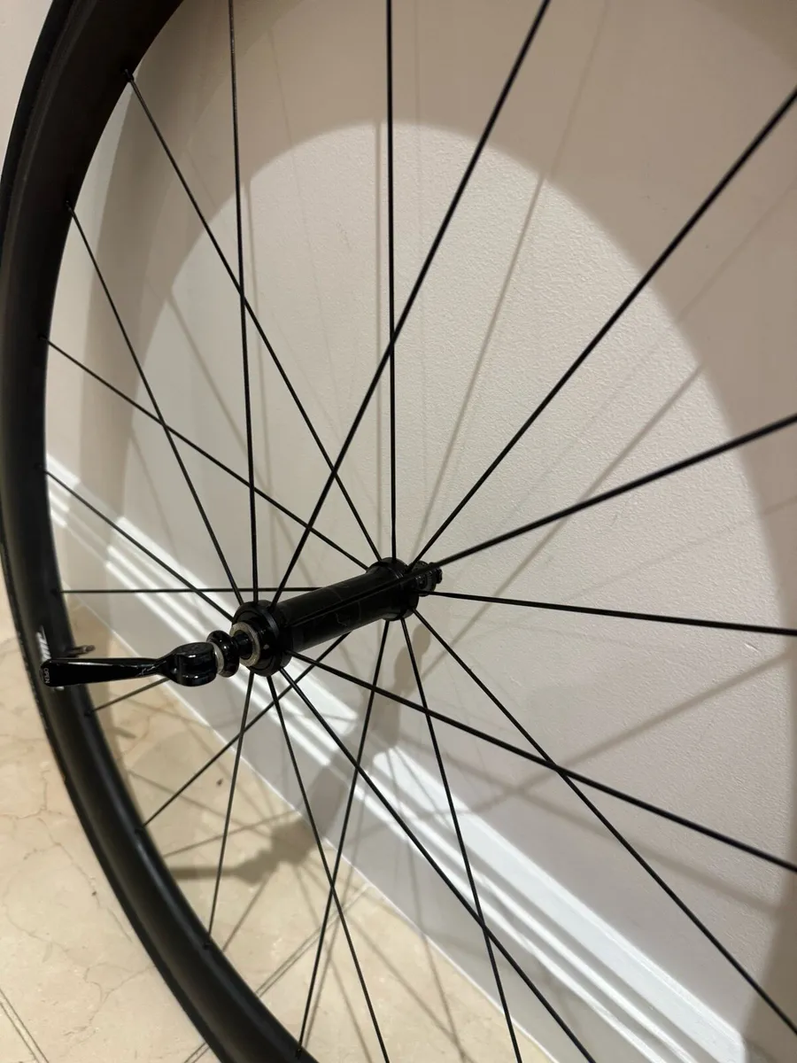 Prime black edition carbon tubular wheels - Image 3