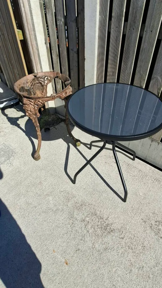 Vintage English cast iron pub table - Image 3