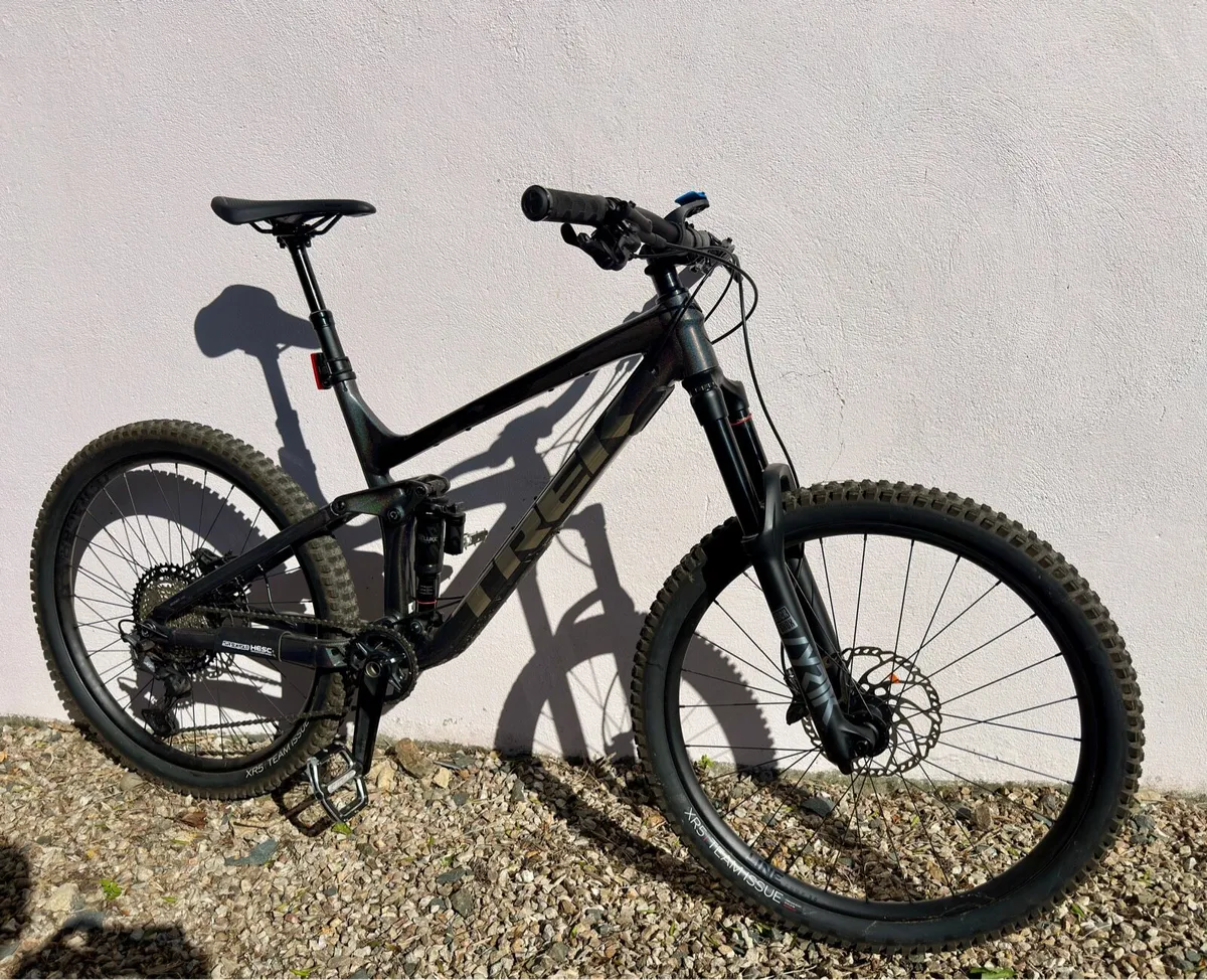Trek Remedy 8 Prismatic mountain bike - Image 1