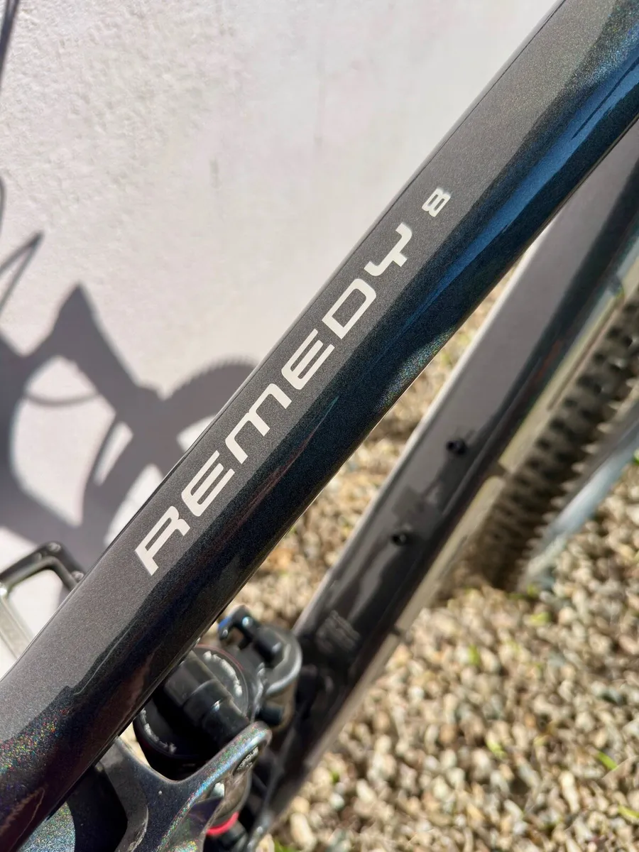 Trek Remedy 8 Prismatic mountain bike - Image 4