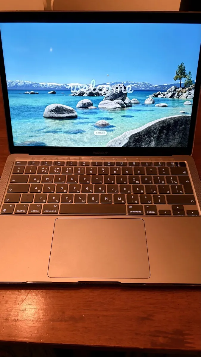 Macbook air M1 2020 8gb 256gb Excellent - Image 1