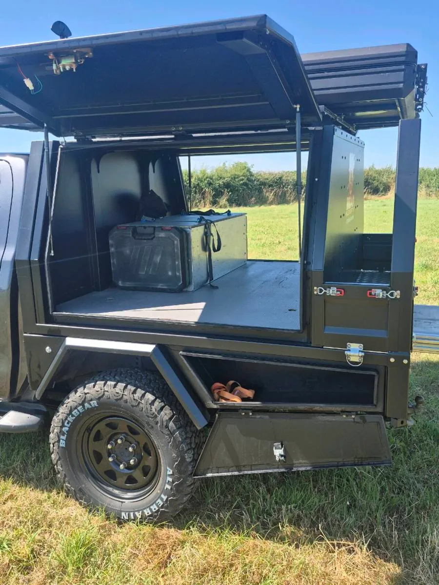 Toyota Hilux Tray and Canopy - Image 4
