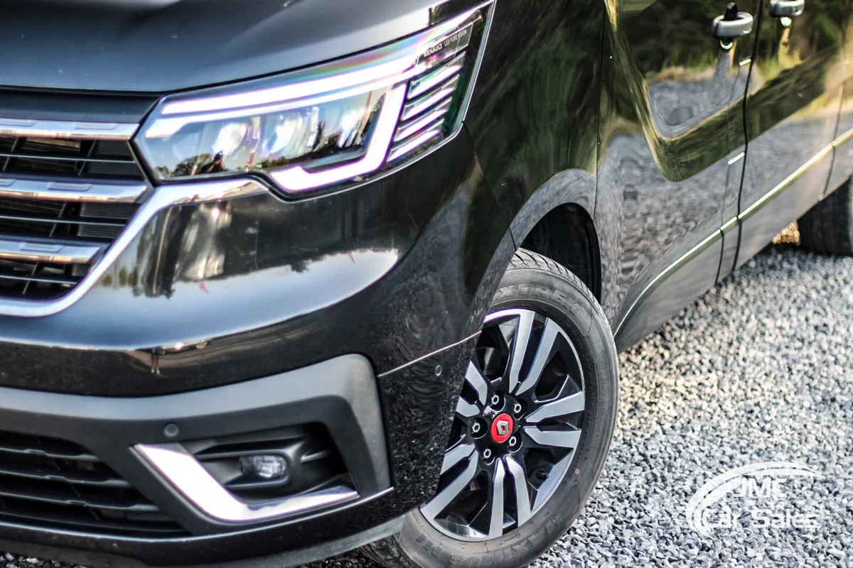 HIGH SPEC 2024 RENAULT TRAFFIC - Image 3