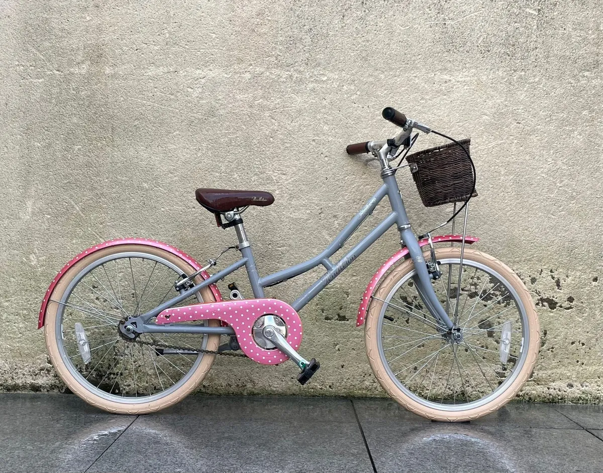 Girls bike 20inch wheels - Image 1