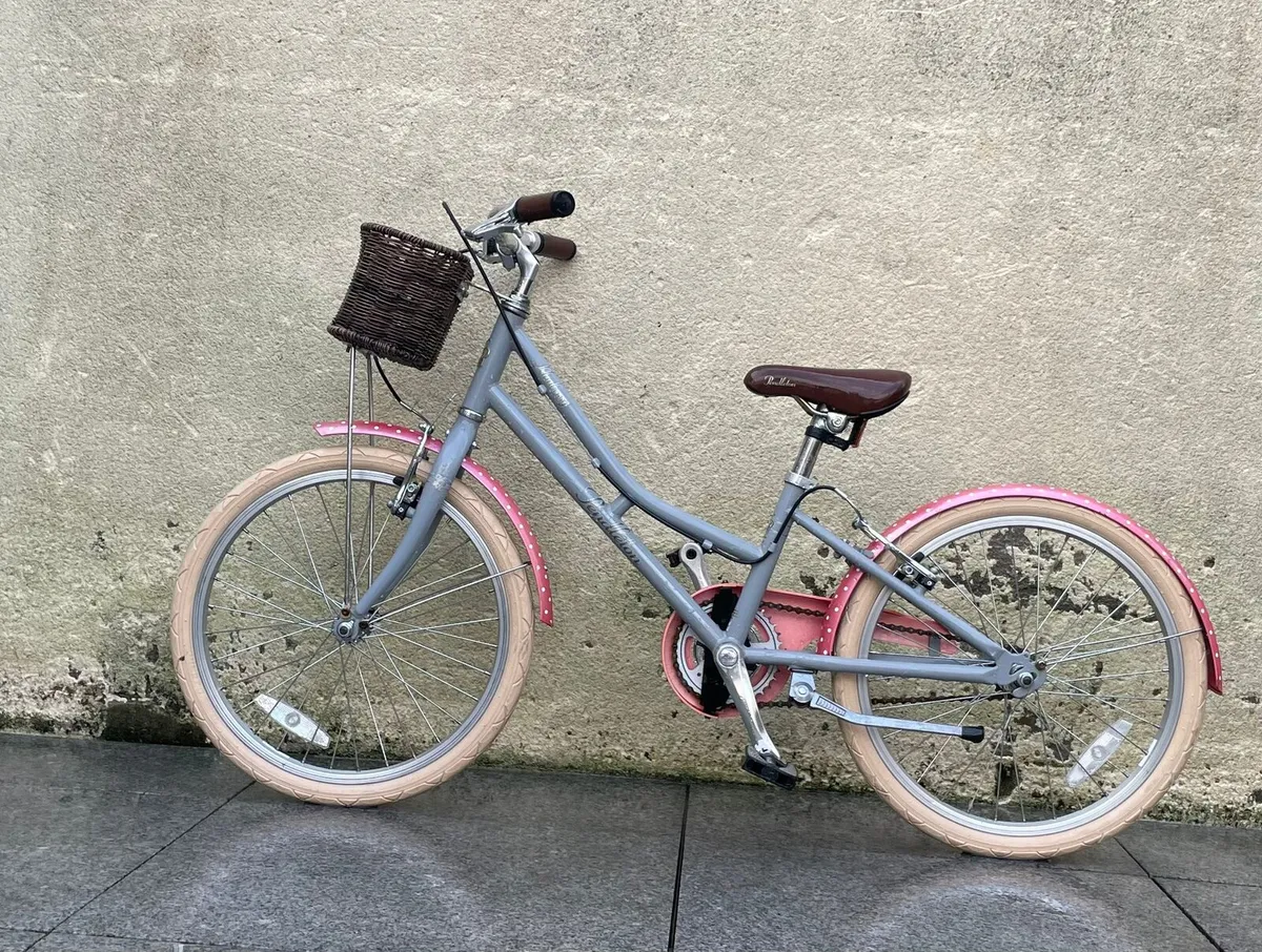 Girls bike 20inch wheels - Image 2