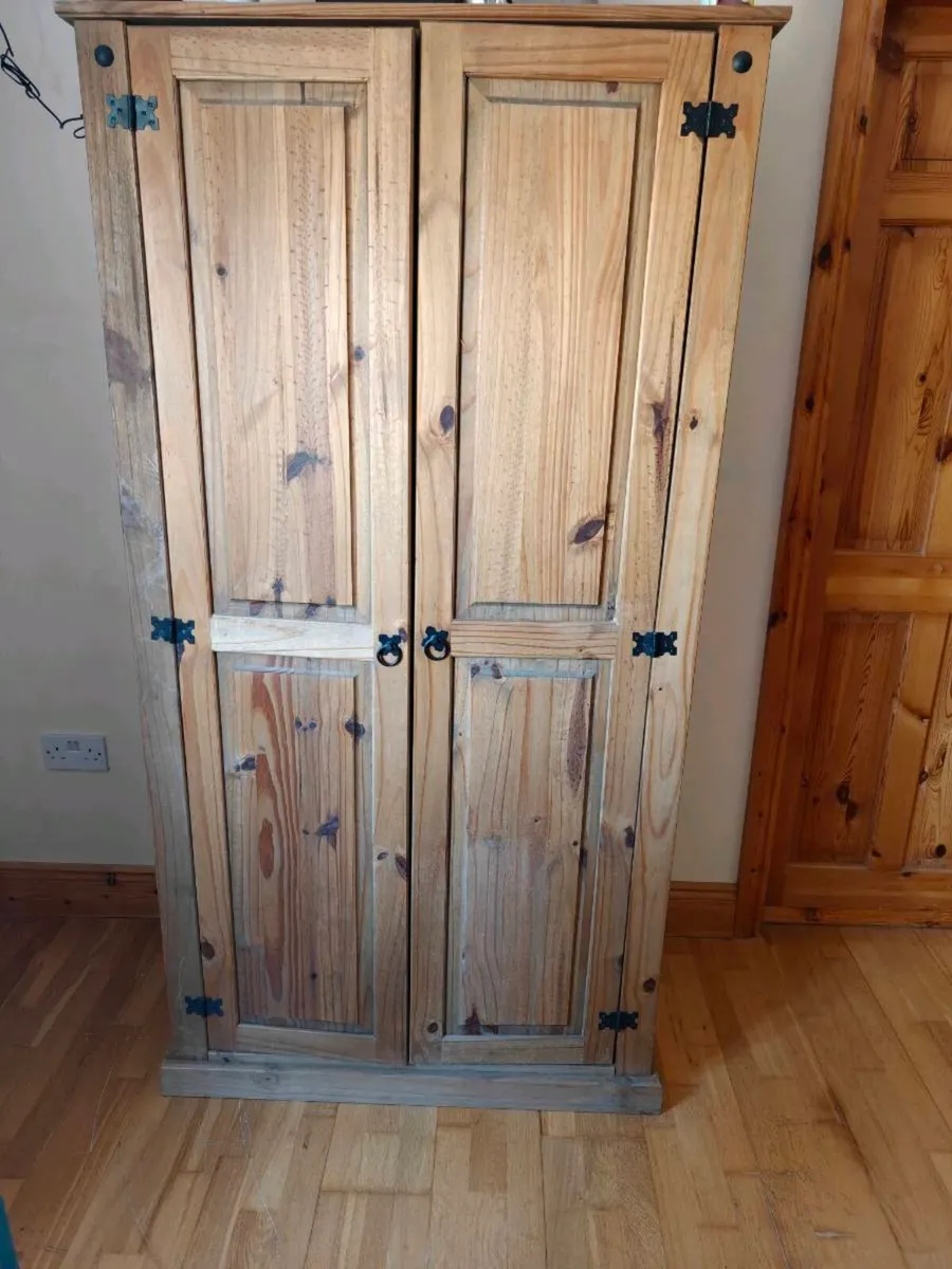 Bedroom furniture set - Image 1