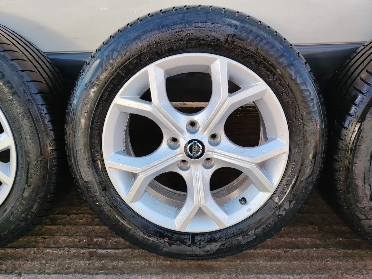 17" Nissan alloy wheels, Bridgestone tyres - Image 3