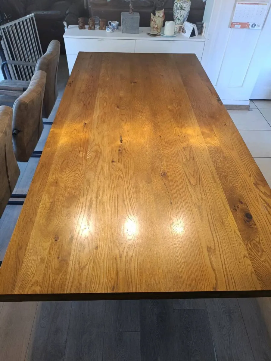 Table and chairs - Image 2