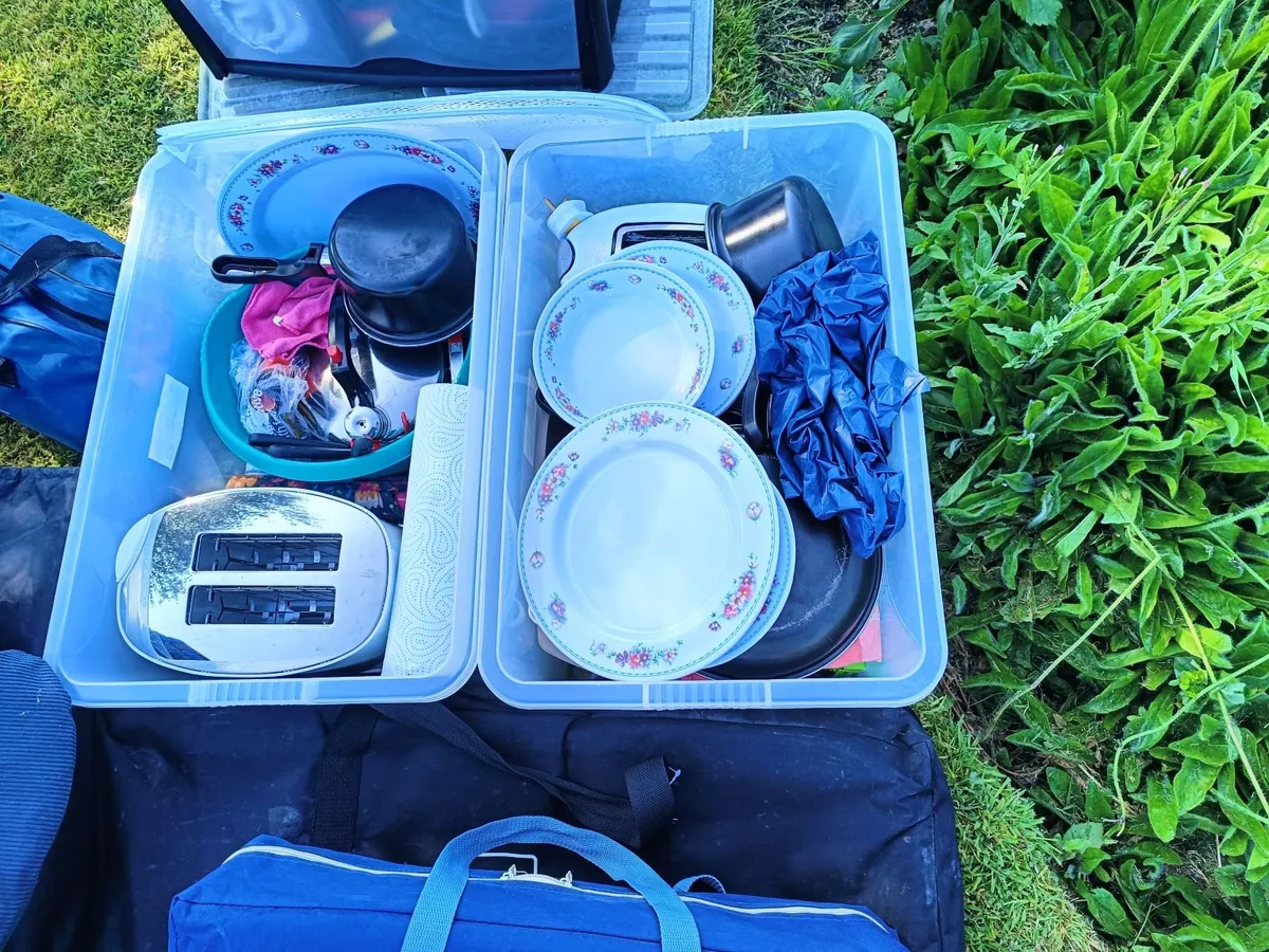 Complete set of camping equipment - Image 3