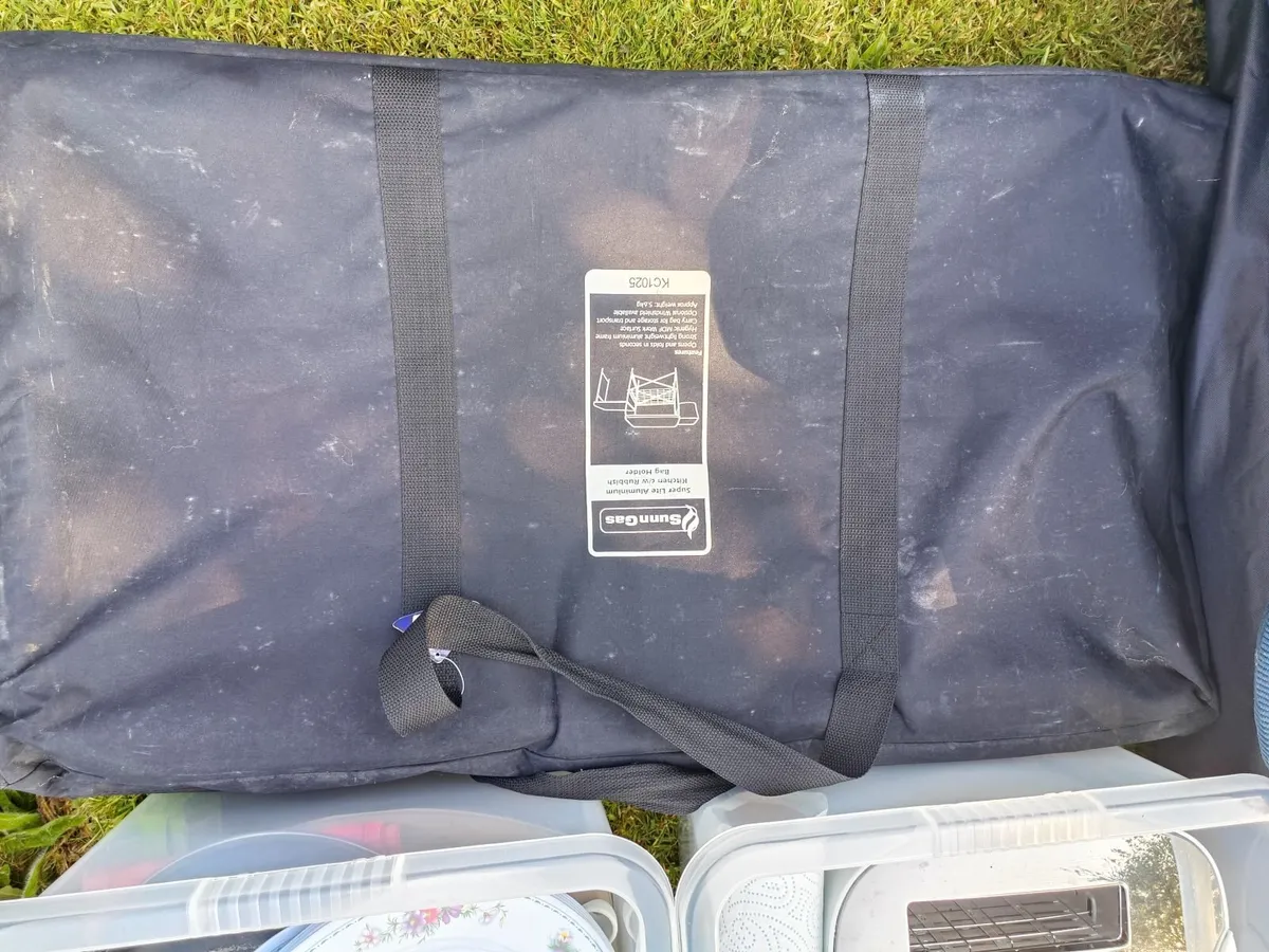 Complete set of camping equipment - Image 2