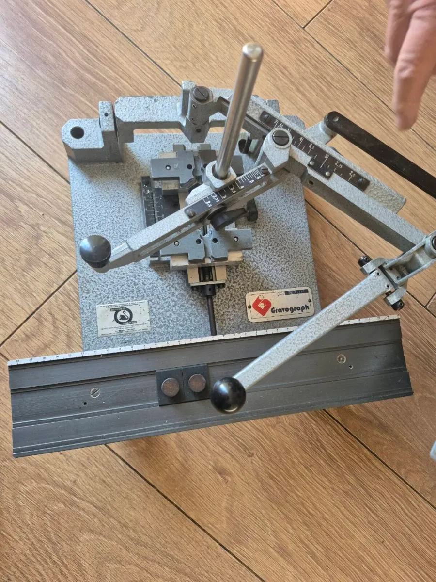 GravoGraph Engraving Machine - Image 1