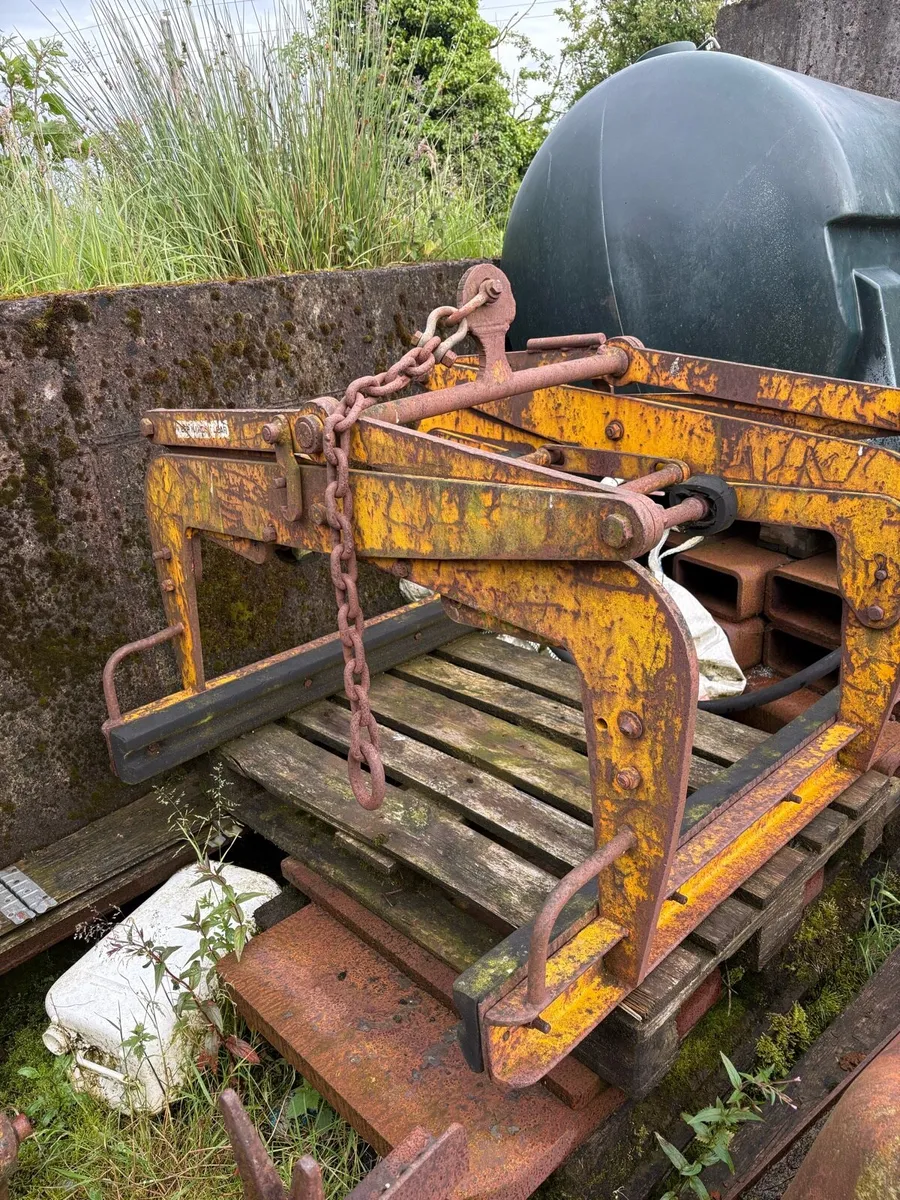 Pallets. Block grab lifter. - Image 3