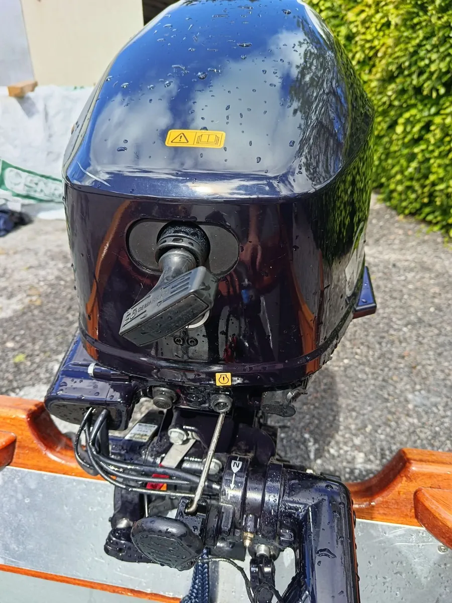 20hp Tohatsu EFI outboard - Image 3