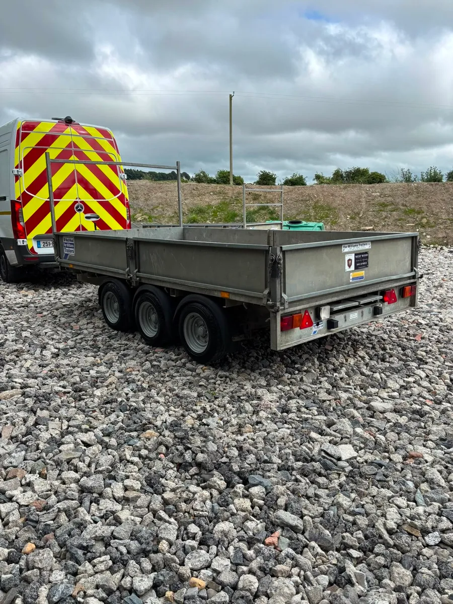 IFOR WILLIAMS 12x6 tri axle dropside with ramps - Image 4