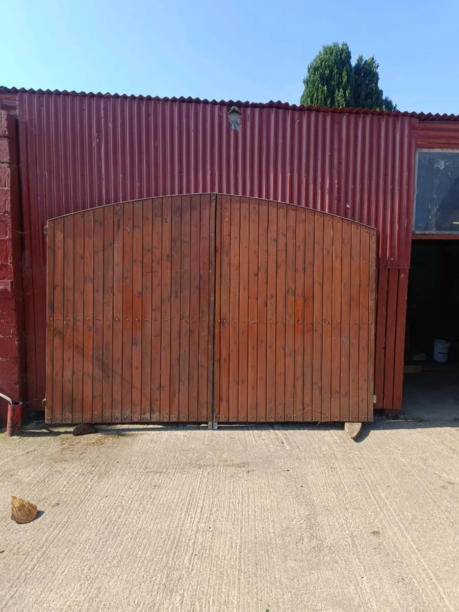 Gates - Image 1