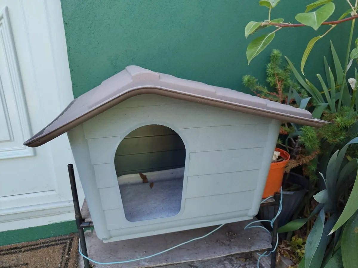 Cat outdoor plastic house