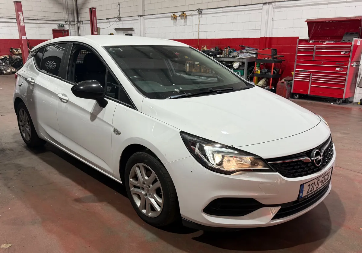 2022 Opel Astra Commercial Car Van - Image 2