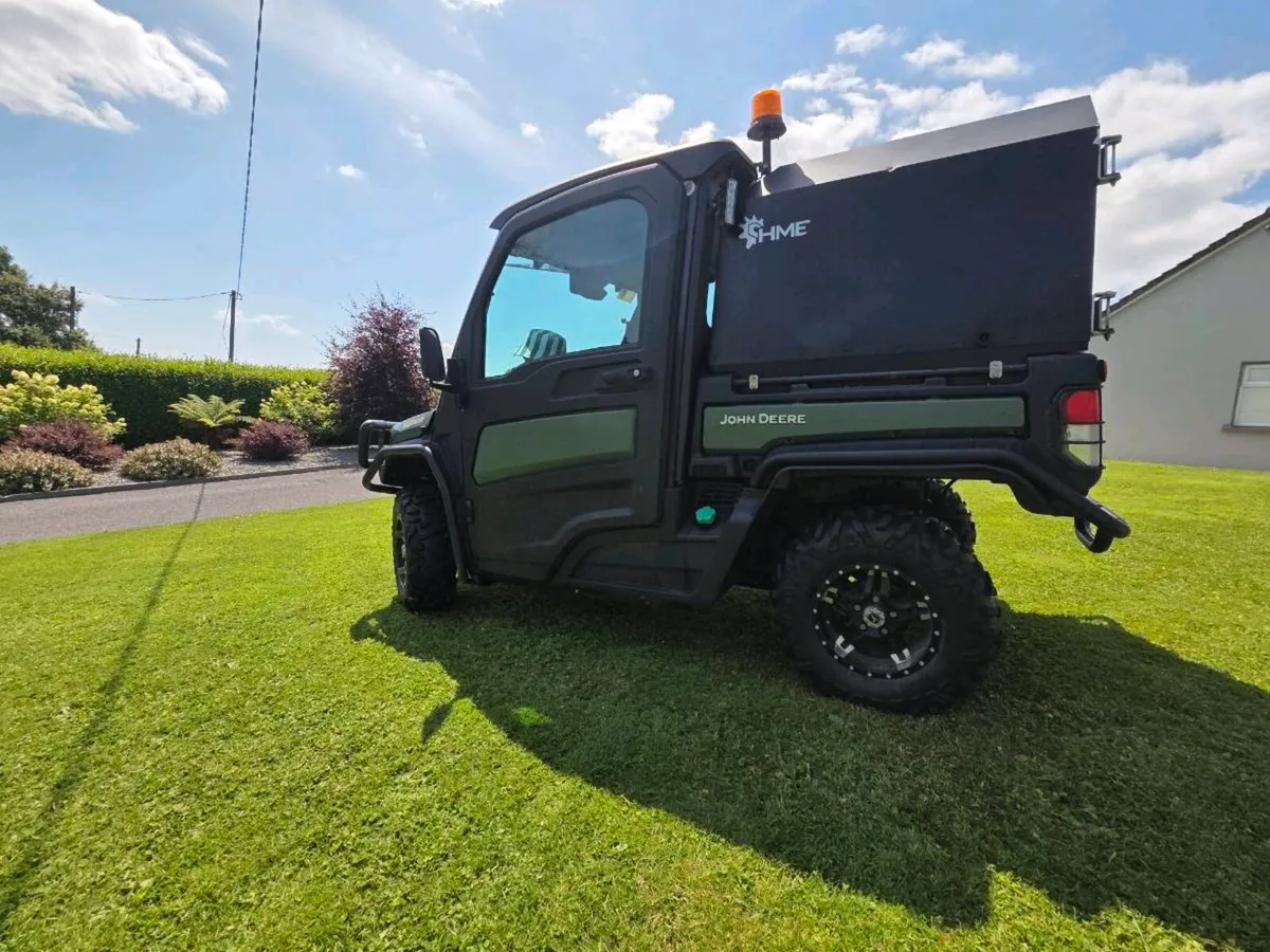 John Deere XUV865M AIR CON CAB 2023 - Image 2