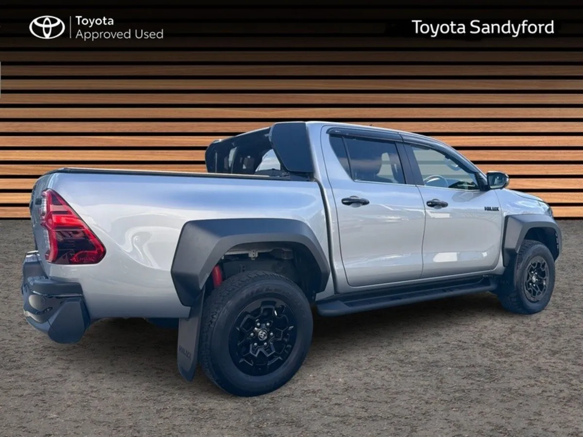 Toyota Hilux 2.8 GR SPORT AUTOMATIC // GR SPORT IN - Image 2