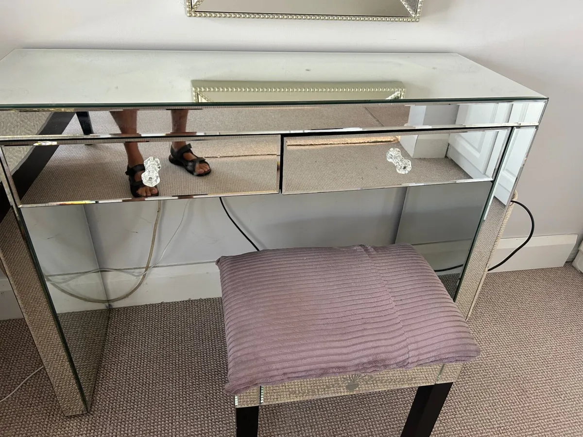 Dressing table - Image 2