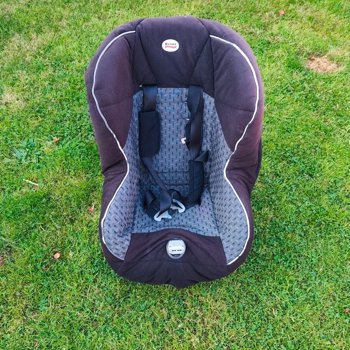 child's car seat - Image 3
