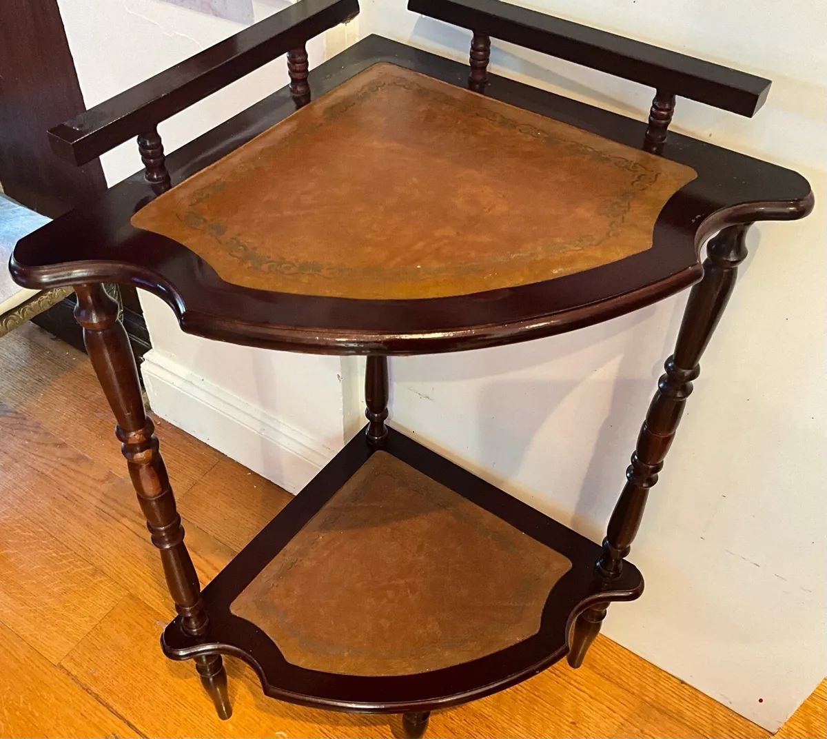 Vintage Mahogany Corner Whatnot - Image 1