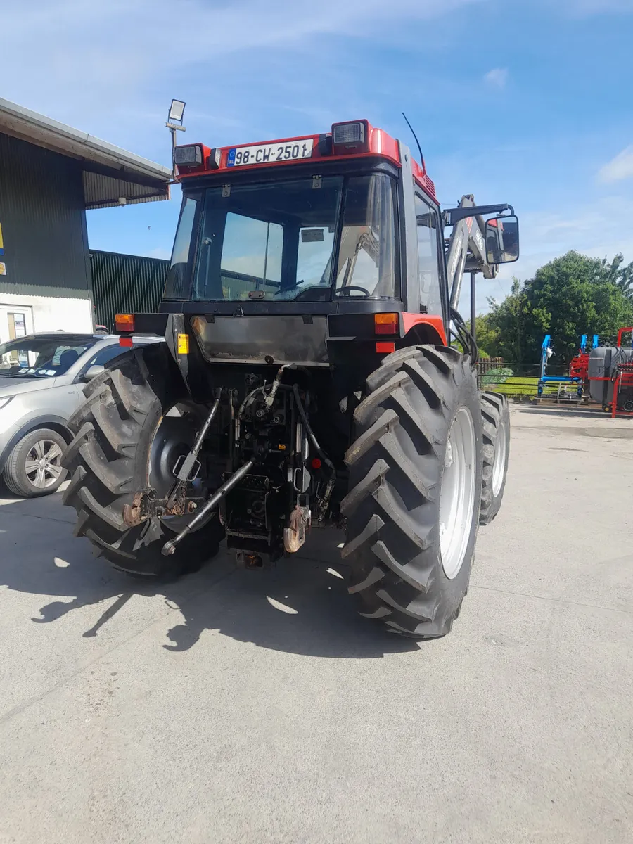 Case 4240 tractor | 7637 genuine hours - Image 4