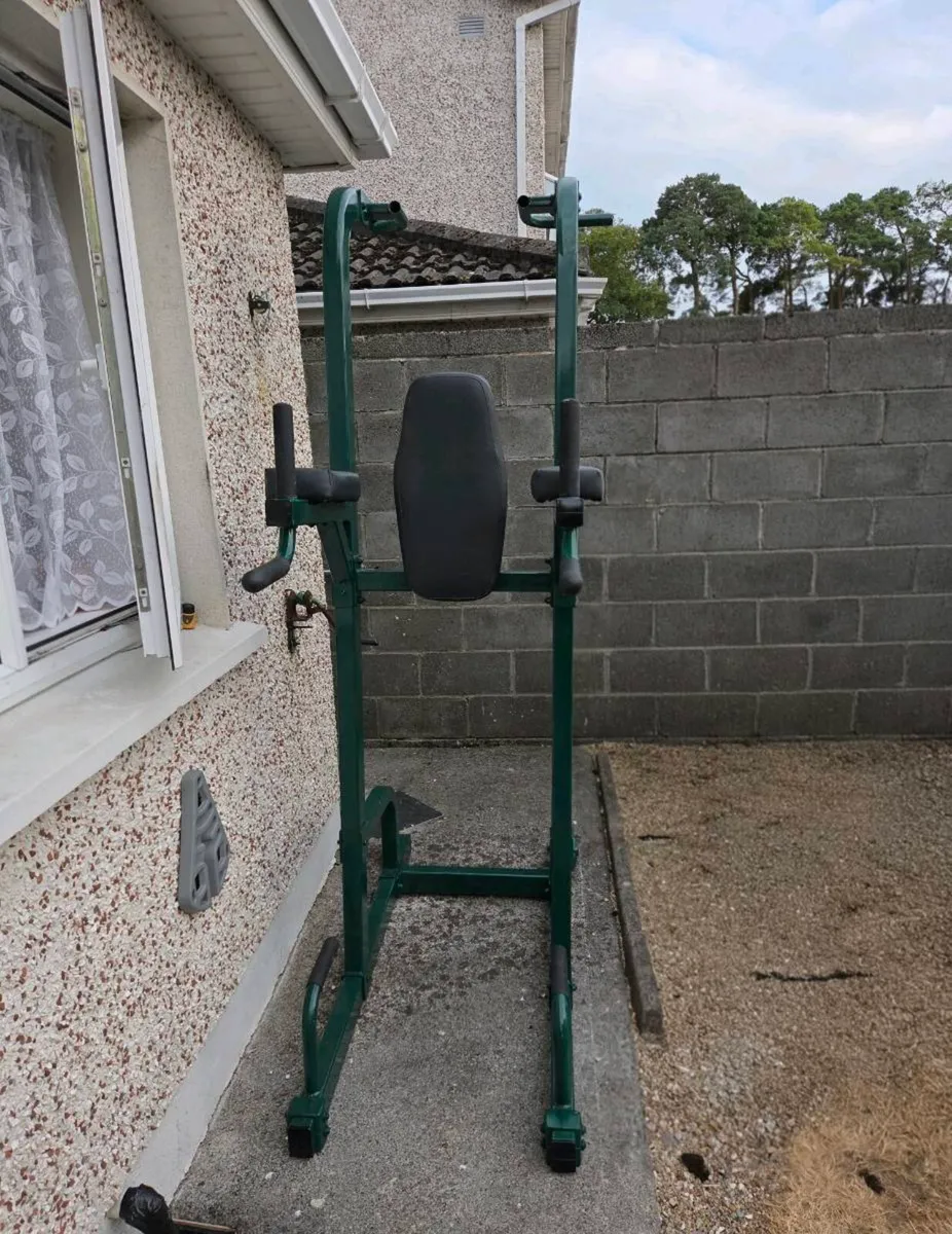 Pull up station - Image 1