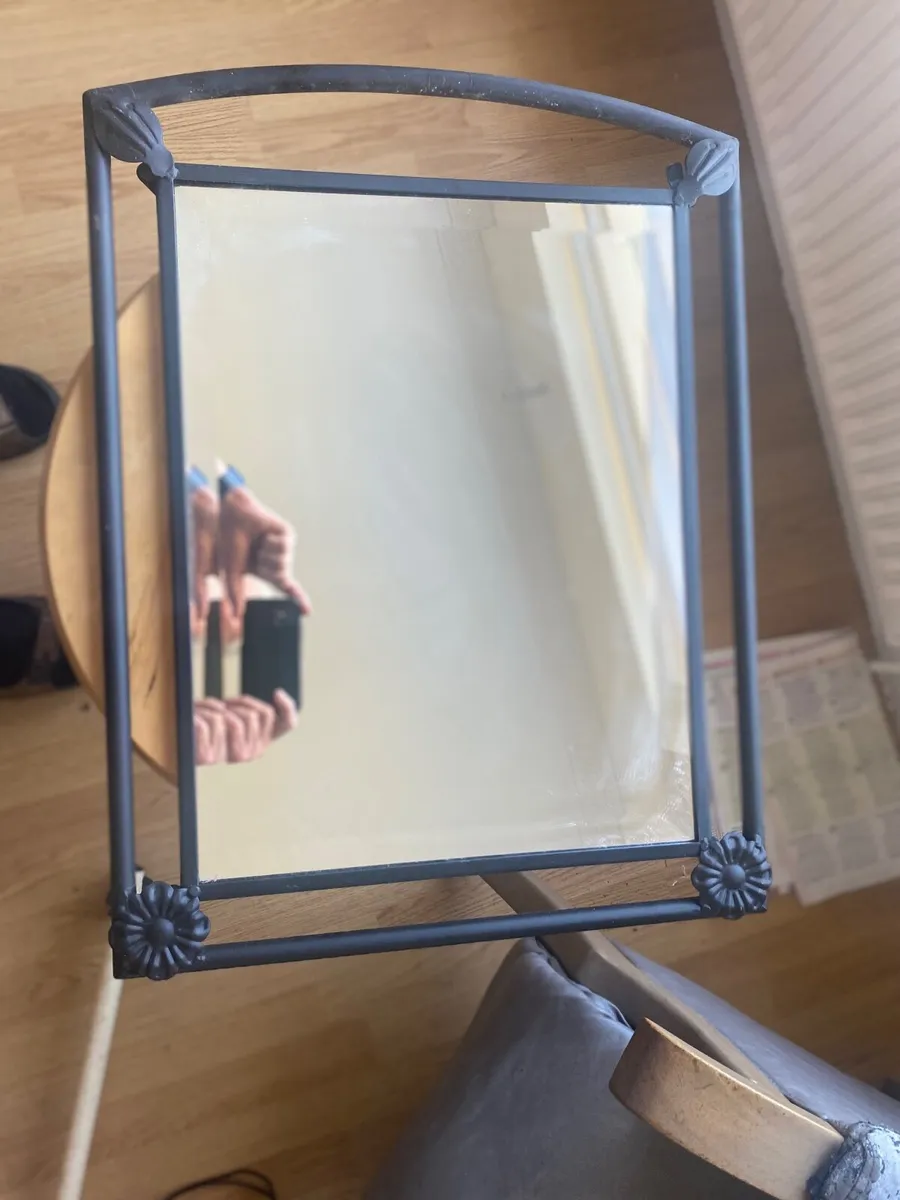 Two MIRRORS - Image 1