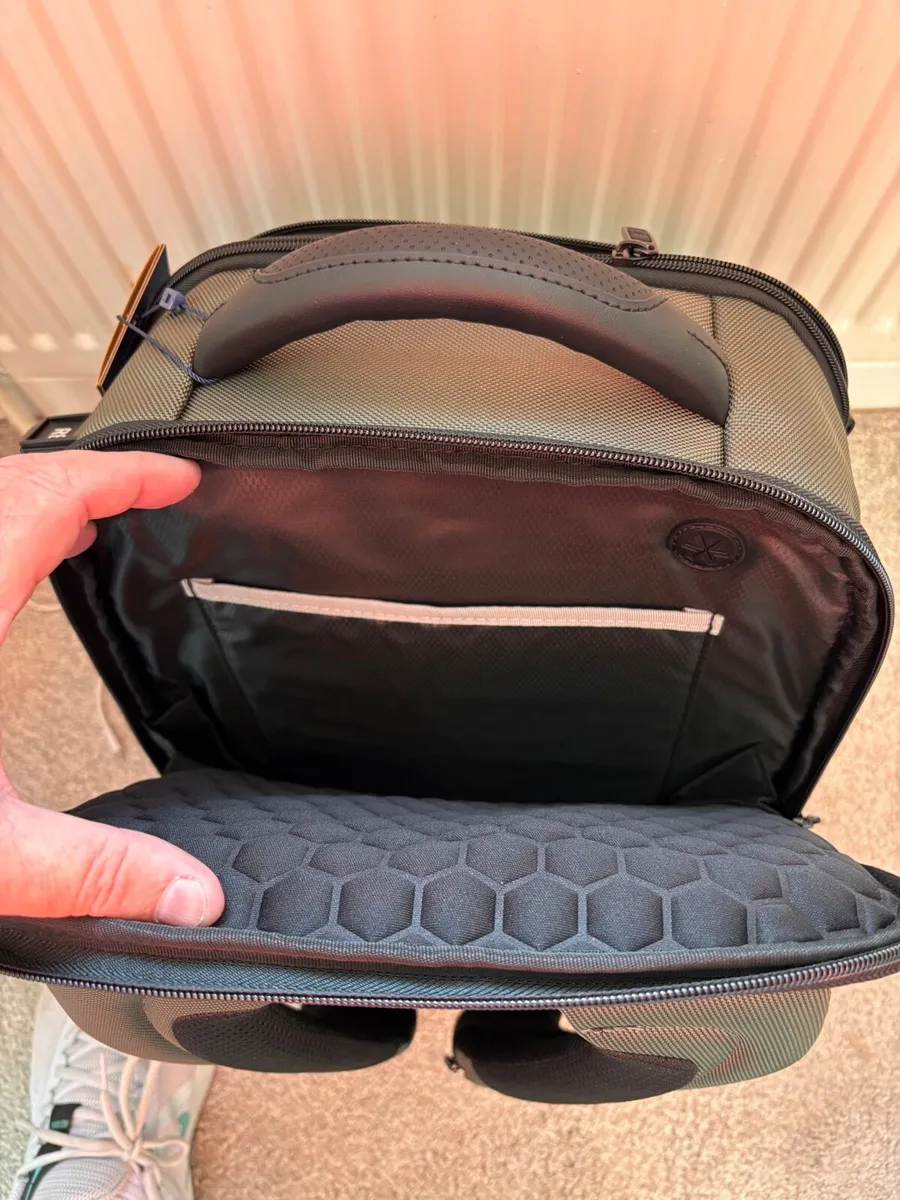 Samsonite Pro DLX 6 new backpack - Image 1