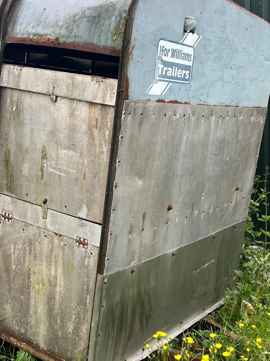 Trailer - Image 1