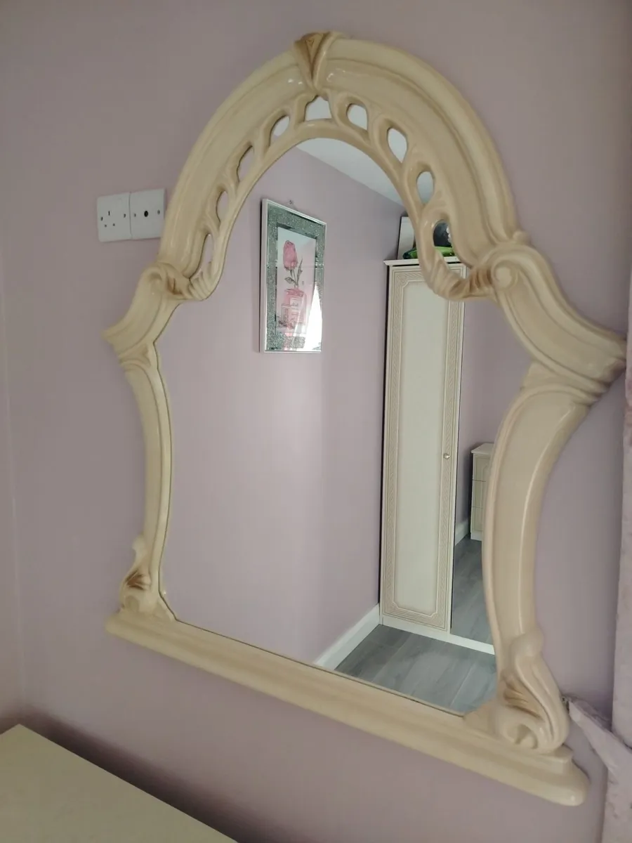 Italian bedroom furniture - Image 2