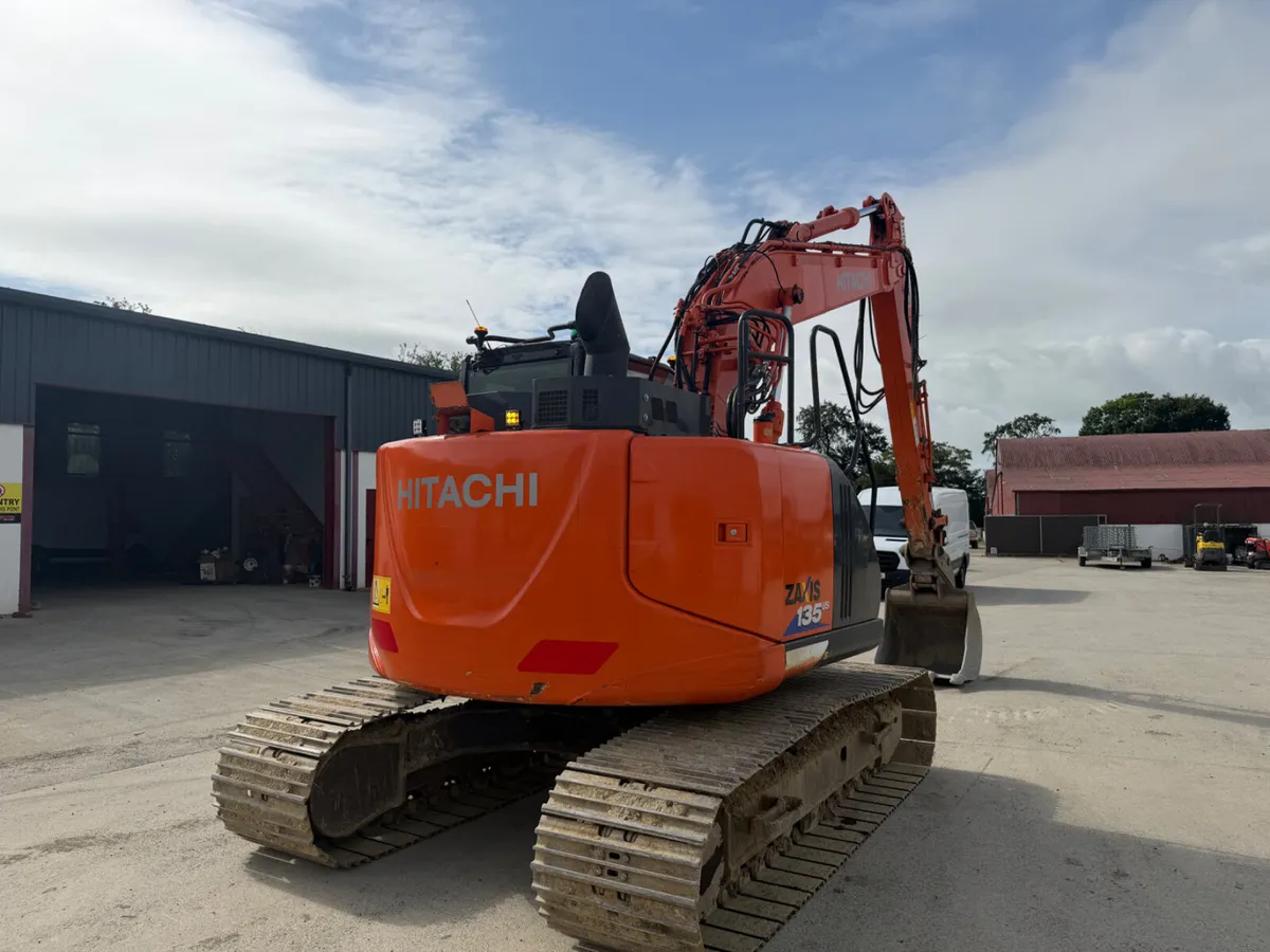 Hitachi zaxis 135 year 2017 - Image 3