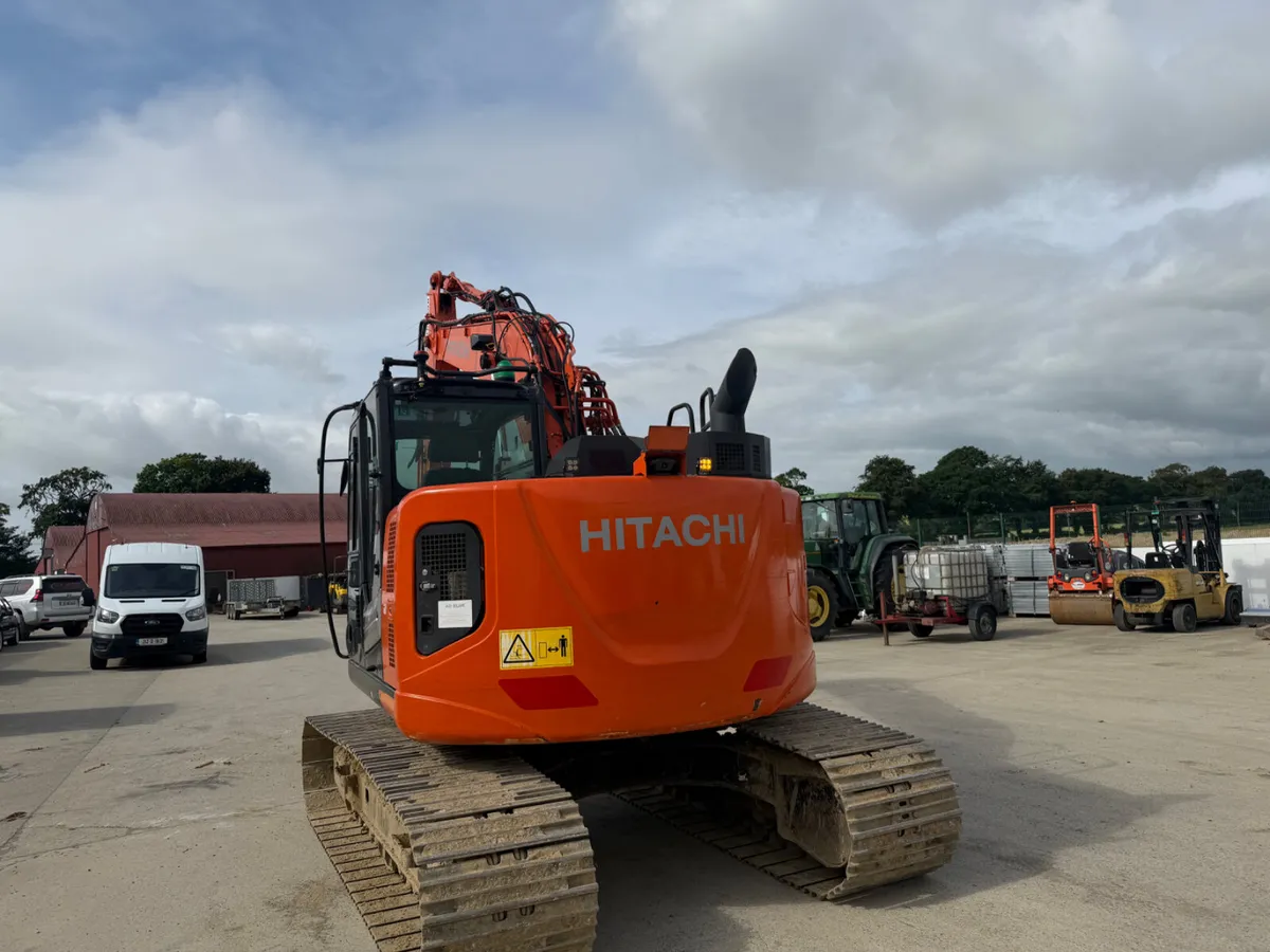 Hitachi zaxis 135 year 2017 - Image 2