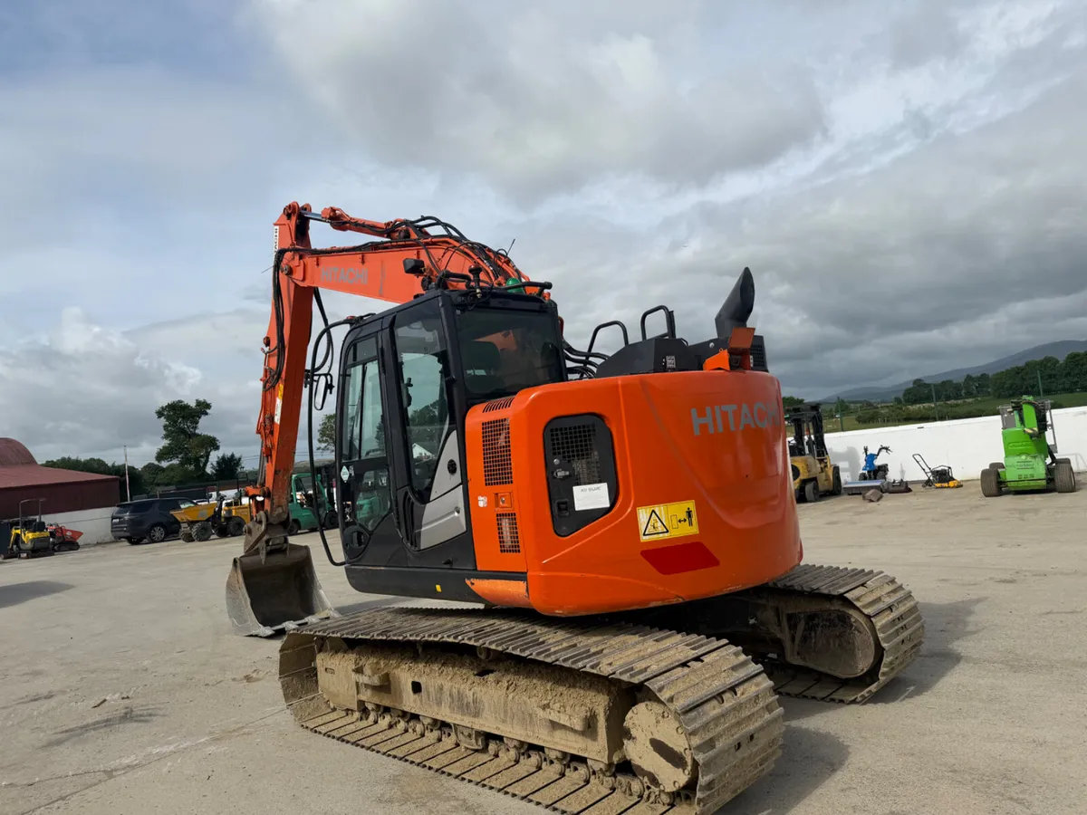 Hitachi zaxis 135 year 2017 - Image 1