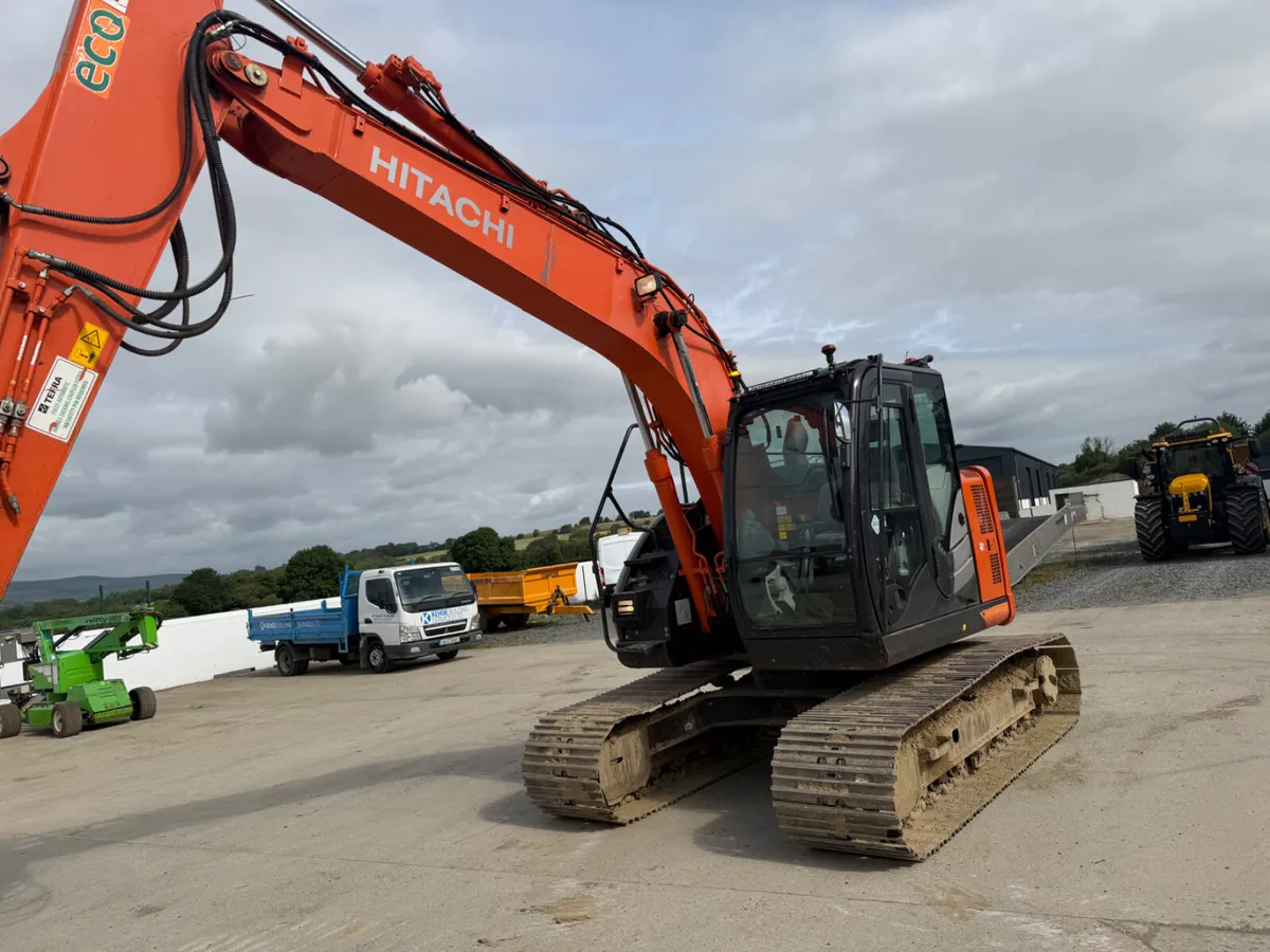 Hitachi zaxis 135 year 2017 - Image 4