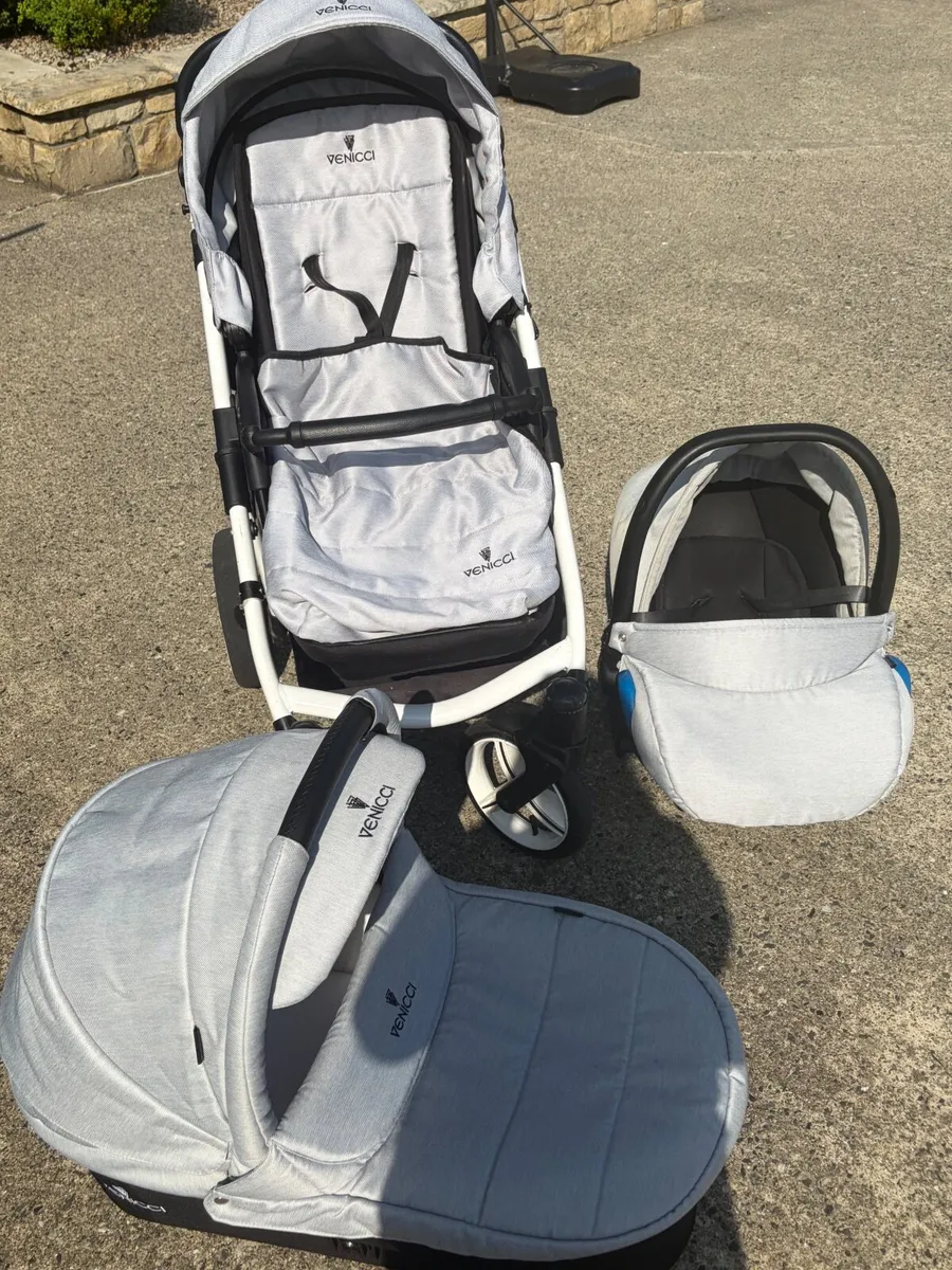 Pram - Image 1