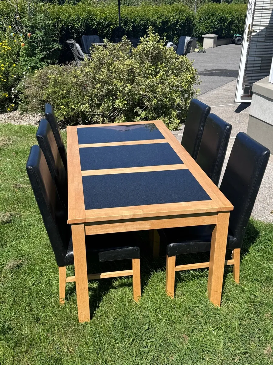 Table and chairs - Image 1
