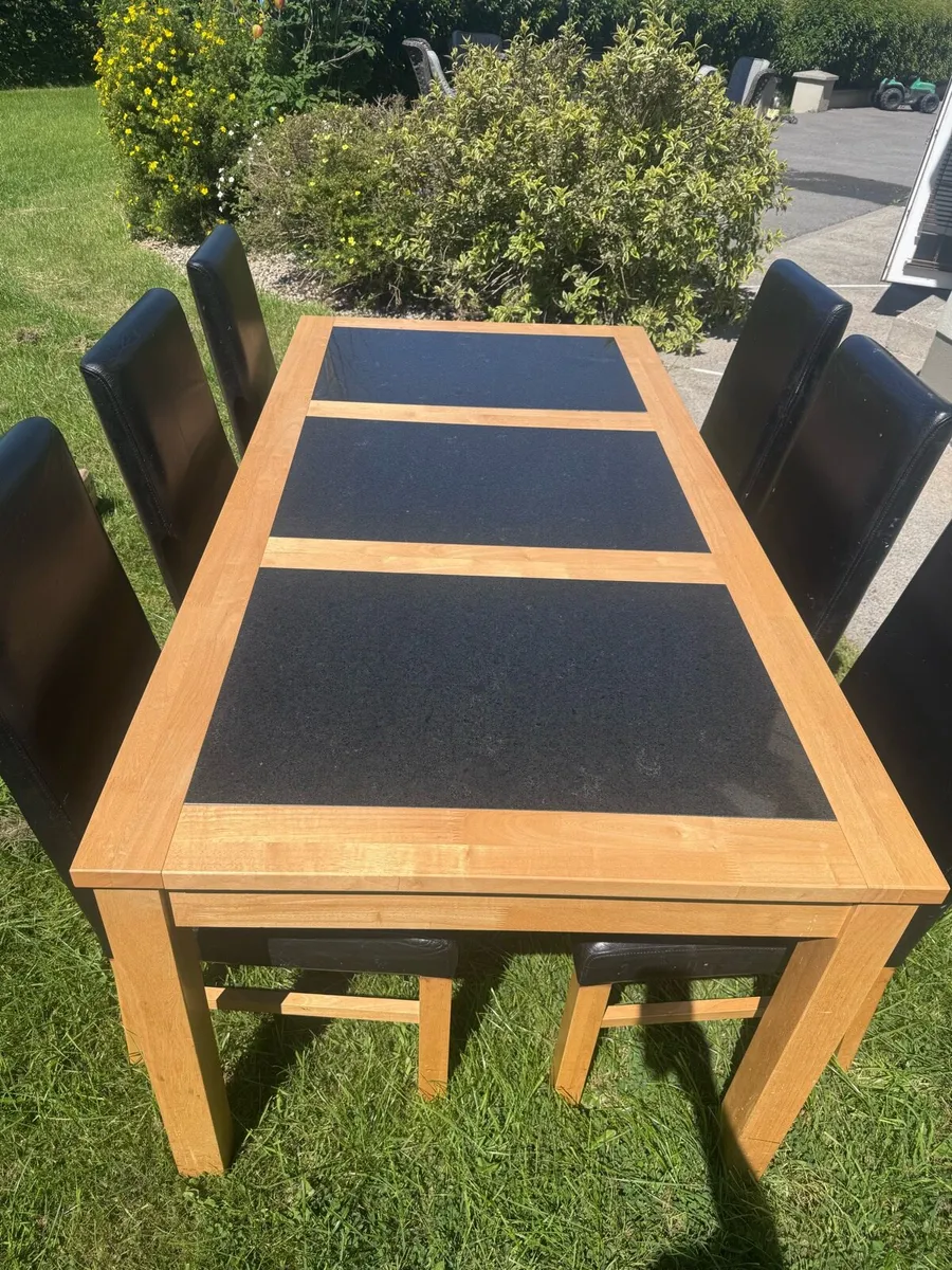 Table and chairs - Image 3
