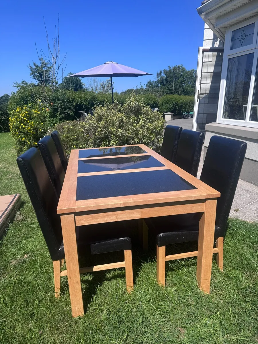 Table and chairs - Image 4