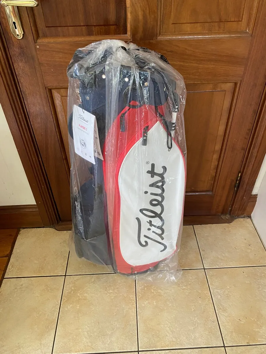 Titleist NEW Players 5 Stand bag Double Strap - Image 1