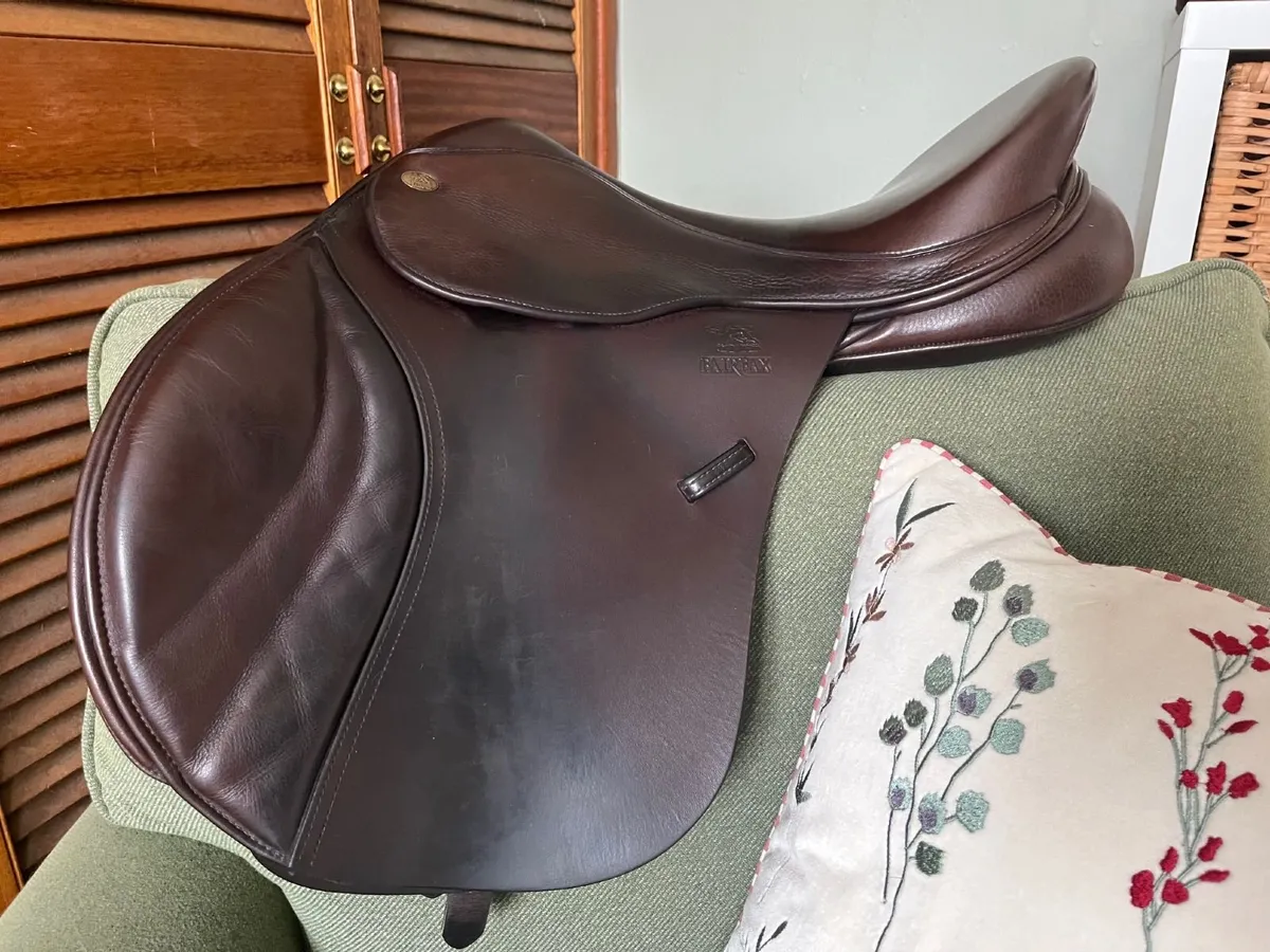 Fairfax wide 17 inch brown GP saddle - Image 1