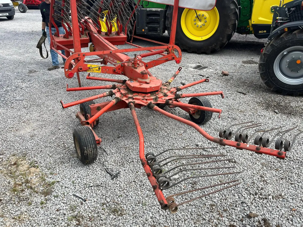Kuhn 4321 Single Rotor Rake - Image 2