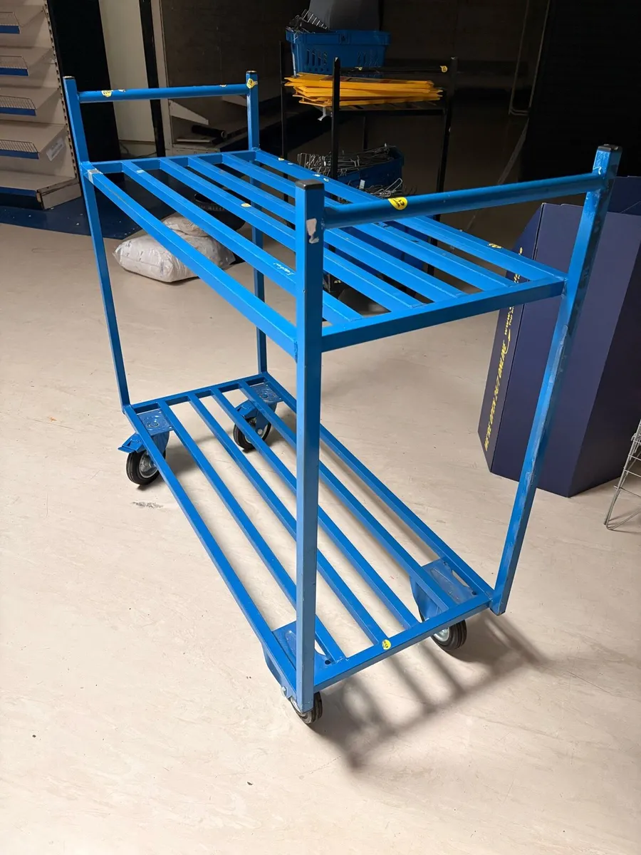 Steel trolleys with wheels - Image 1