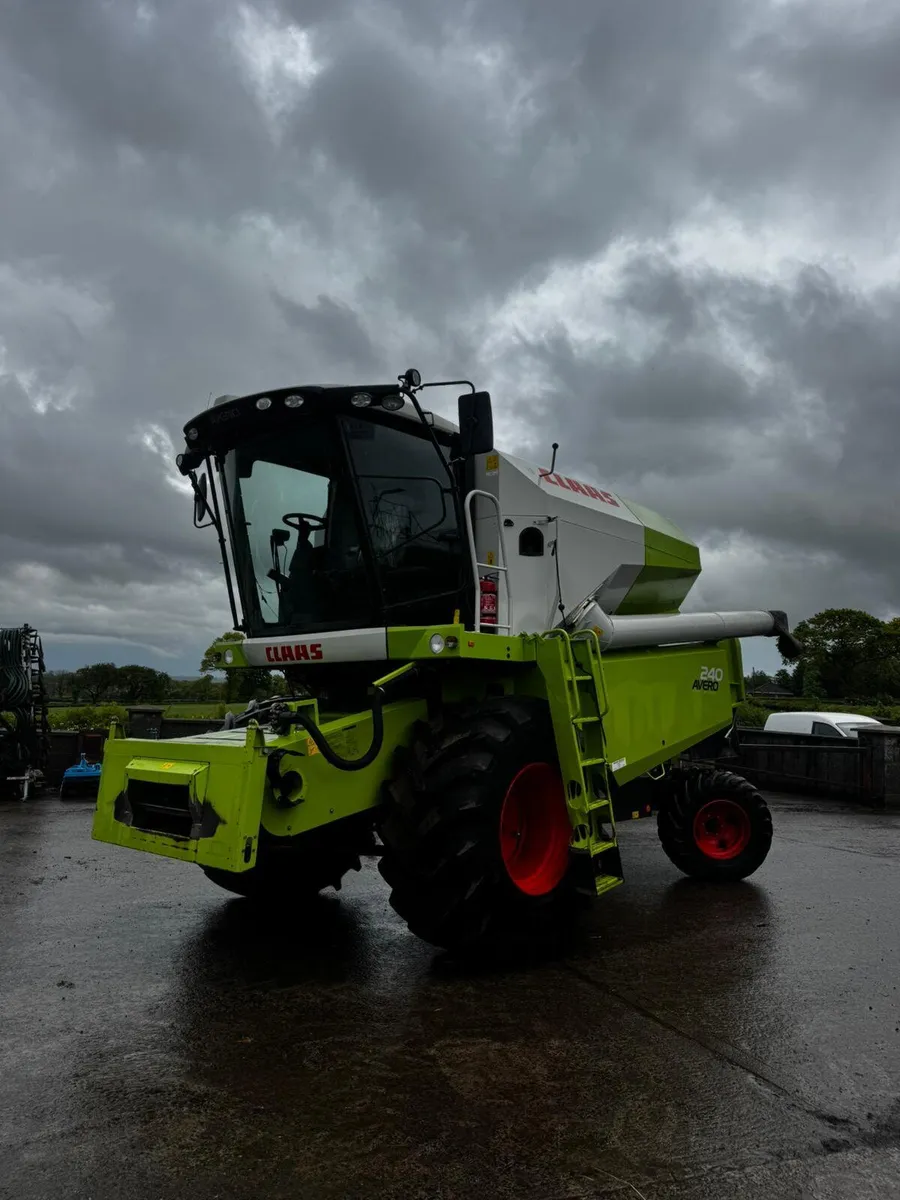 CLAAS Avero 240 (2011) - Image 1