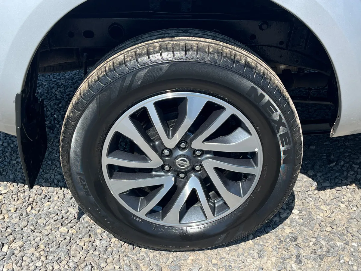 NISSAN NAVARA 2.3 DCI TEKNA AUTO *NO VAT* - Image 1