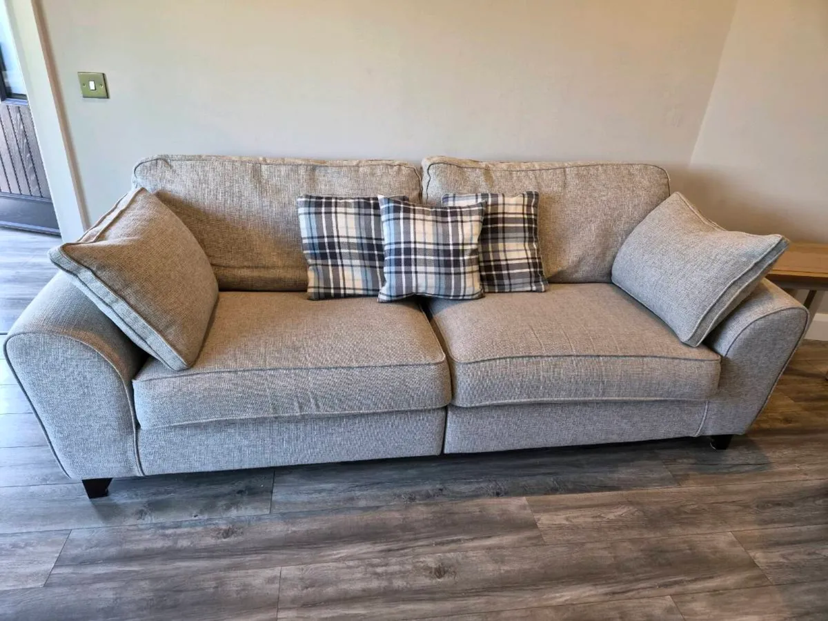 Matching couch and swivel chair - Image 1