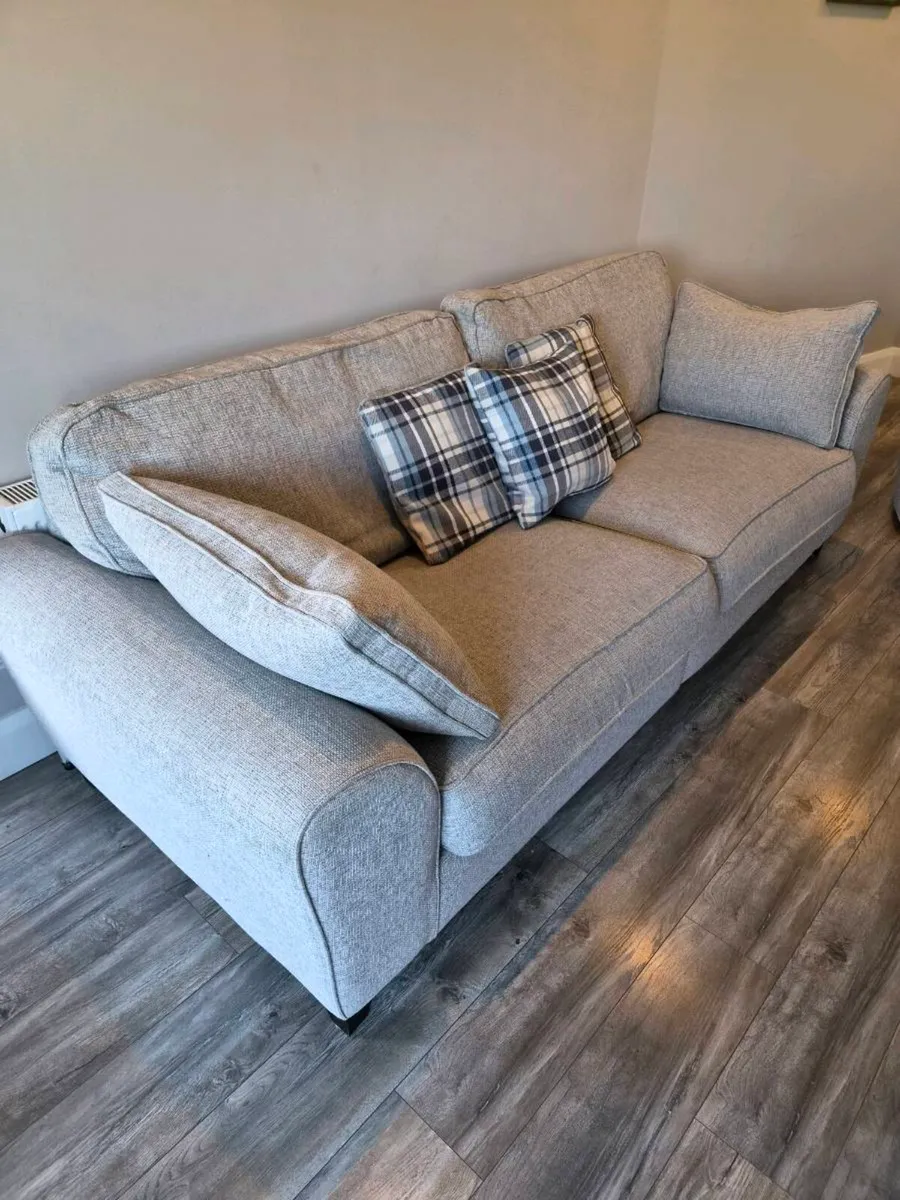 Matching couch and swivel chair - Image 2