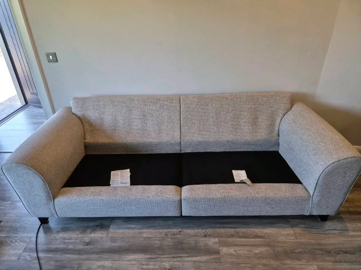 Matching couch and swivel chair - Image 4