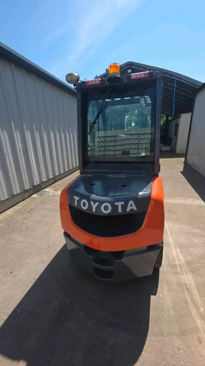 Toyota 3 tonne diesel forklift - Image 3